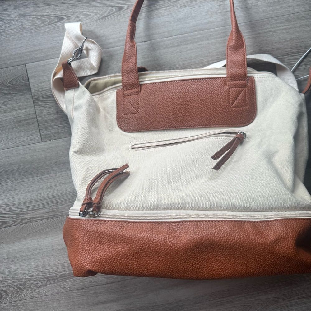 Graf Lantz Faux Leather & Canvas Weekender Summer Tote - Picture 14 of 15